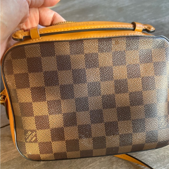 Louis Vuitton Crossbody - Picture 9 of 9